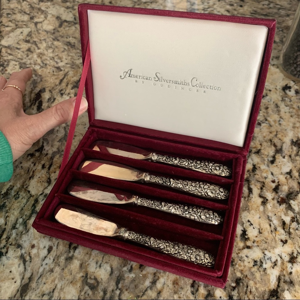 Godinger American Silversmiths Collection set of 4 spreaders